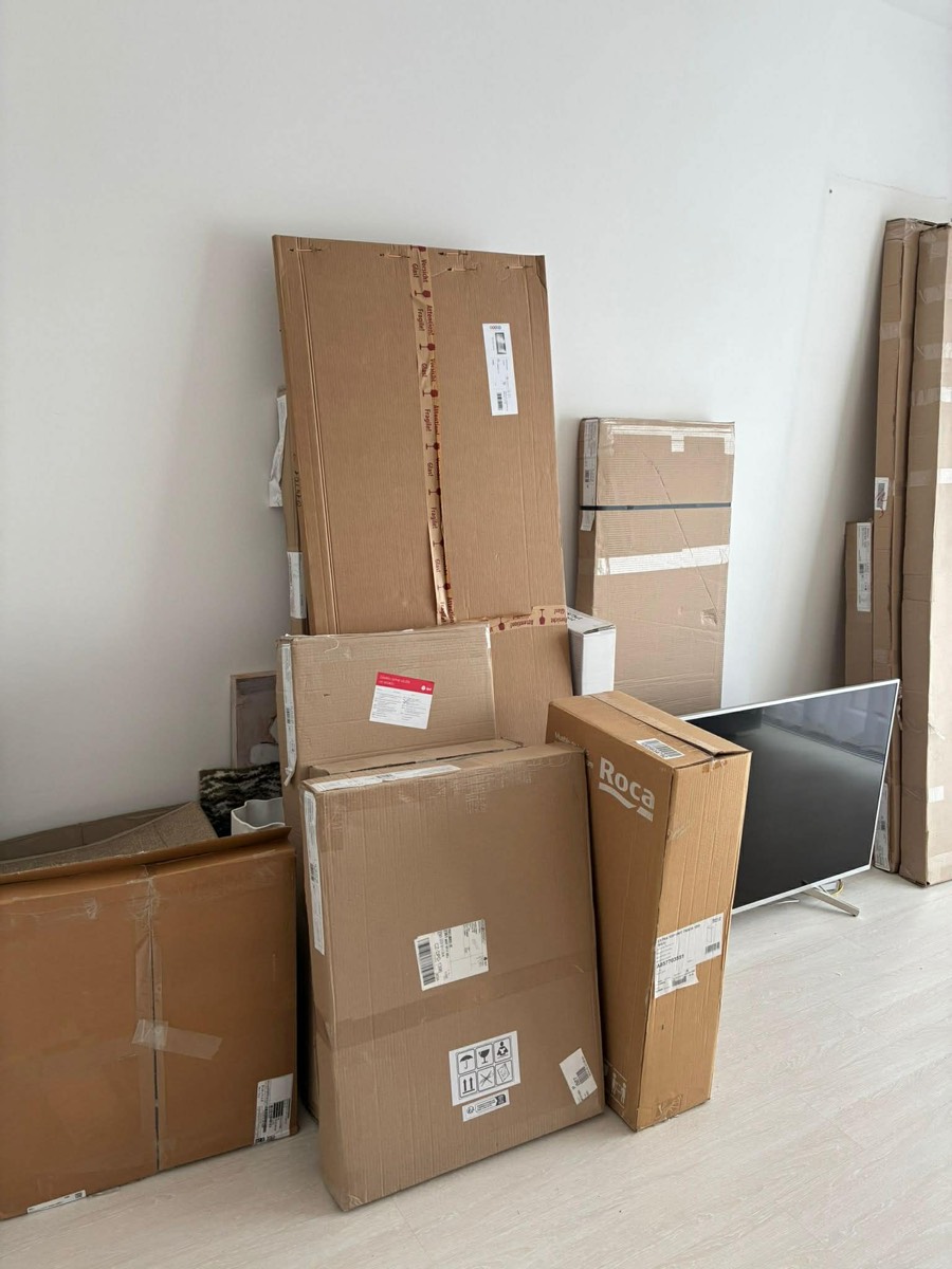 Naložená dodávka při stěhování