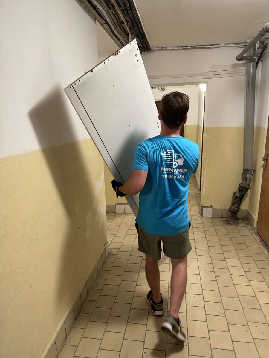 Stěhování nábytku po schodech